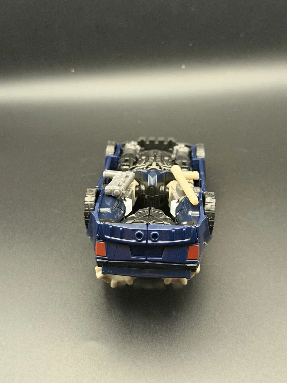 Transformers The Last Knight Deluxe Class Barricade